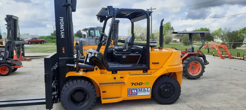 Hyundai 70D-9 diesel forklift on the M&L Industries lot