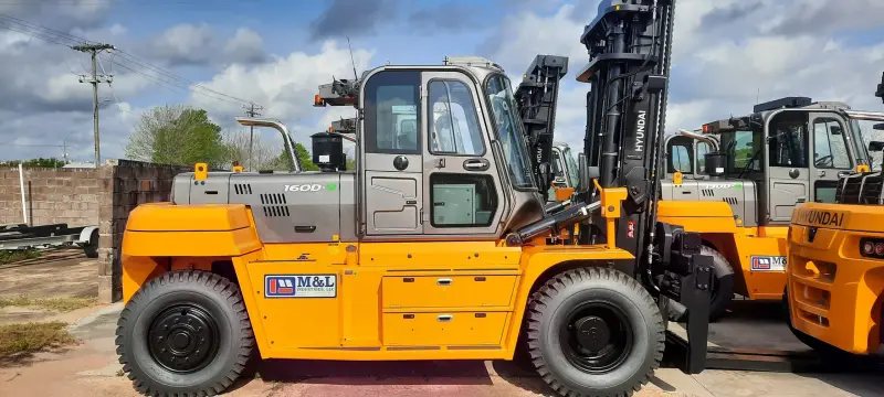 Hyundai 160D-9 large-capacity forklift on the M&L Industries lot