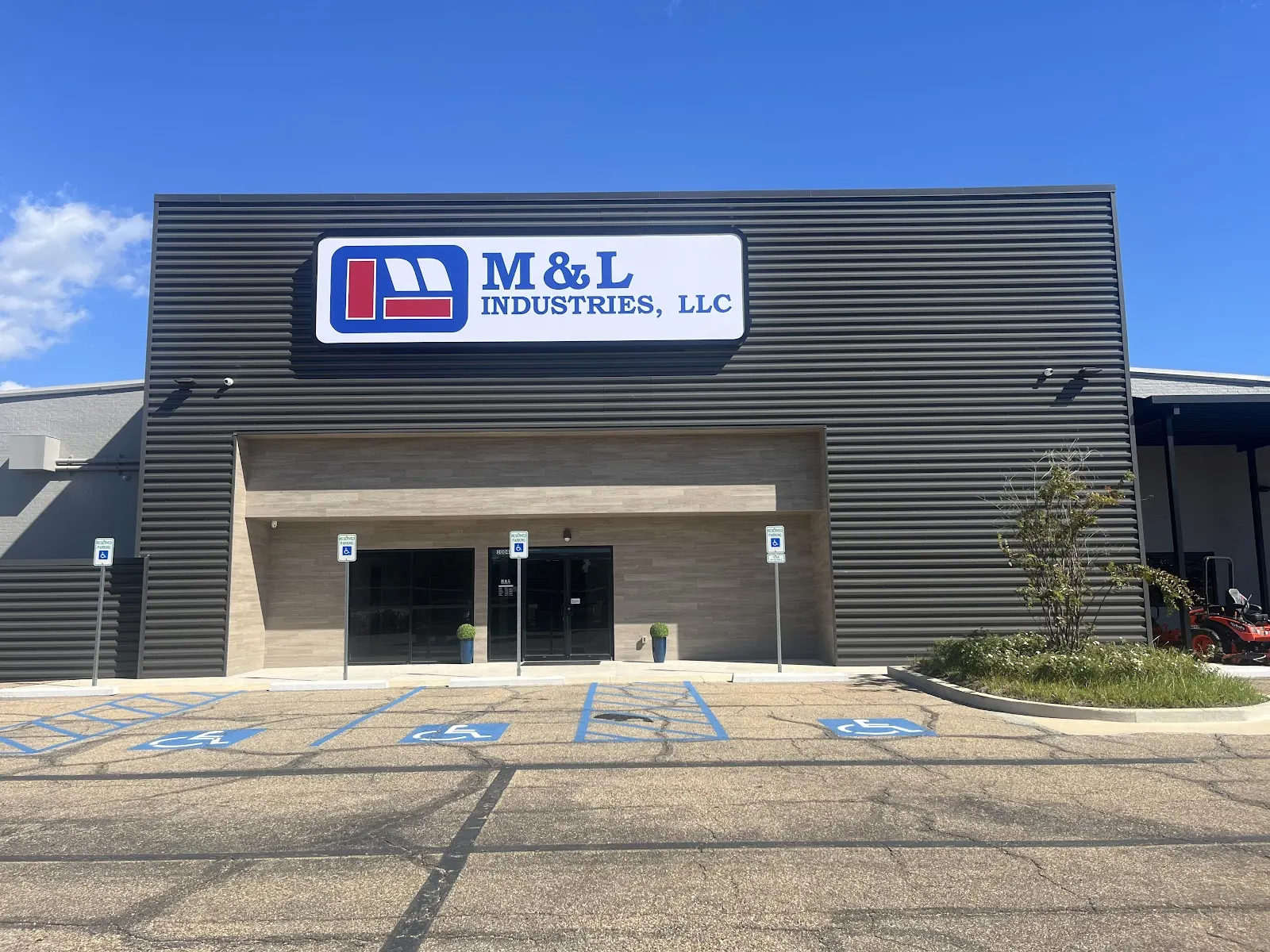 Front of the M&L Industries store at 10049 N Rieger Rd, Baton Rouge